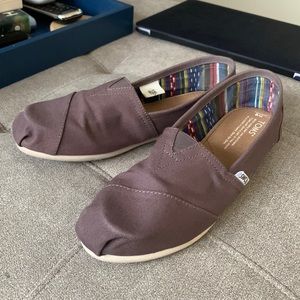 Gray TOMS, size 9, previously owned